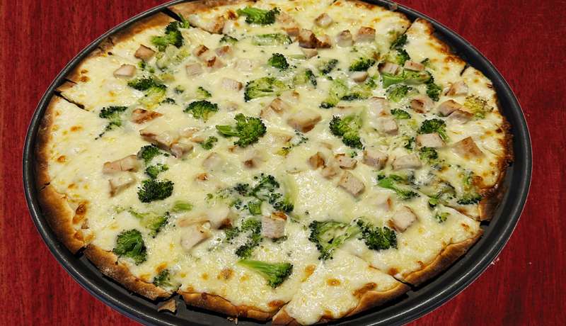 chicken broccoli alfredo pizza